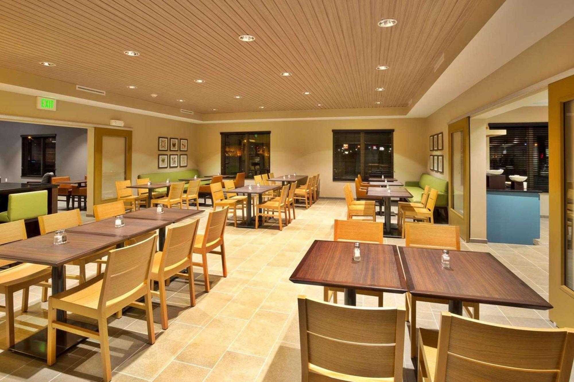 Country Inn & Suites By Radisson, Springfield Southeast Εξωτερικό φωτογραφία
